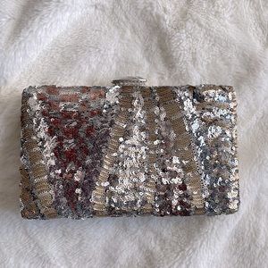 Sparkly sequin clutch